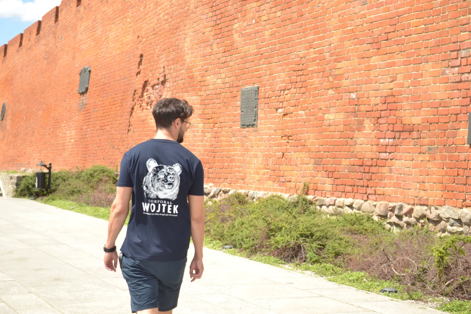 Corporal Wojtek T-Shirt, Navy, from the brand shoot: red brick