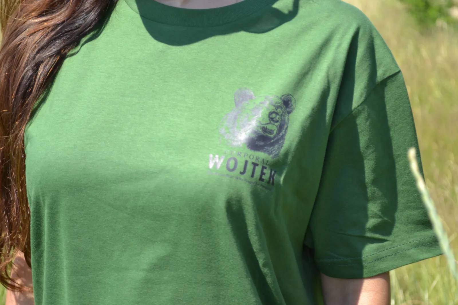 Corporal Wojtek T-Shirt, Field Green, Night Eye, from the brand shoot: the print up close